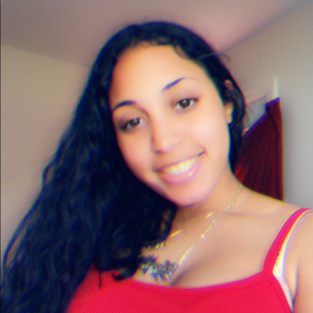 Meet your Posher, Yareles